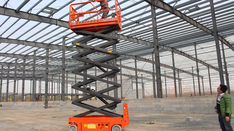 下雨天使用液壓升降機(jī)的危害 液壓升降機(jī)