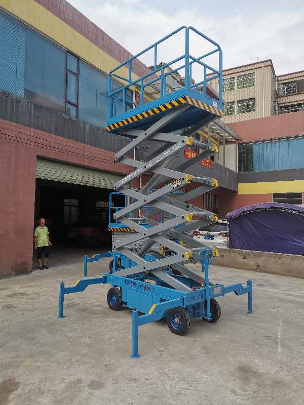 移動(dòng)剪叉式升降平臺(tái)發(fā)貨調(diào)試現(xiàn)場(chǎng) 升降平臺(tái)定做